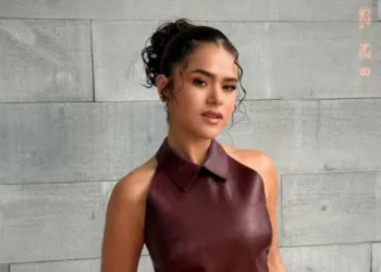 Bem-bonequinha-Maisa-Silva-aposta-em-saia-vinho-Agosto-2025-capa-1