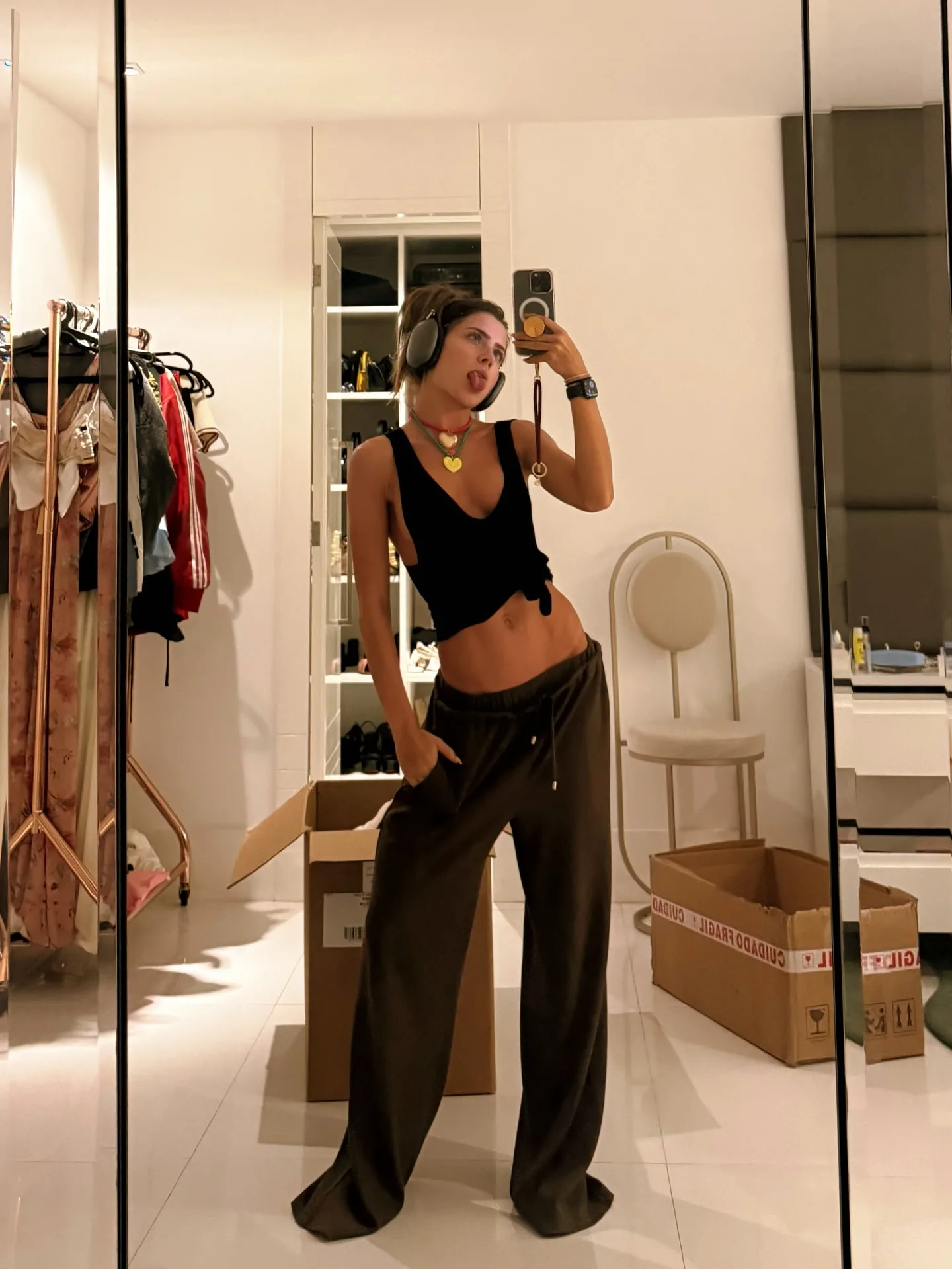 Jade Picon usando calça - Look julho 2025 - 001