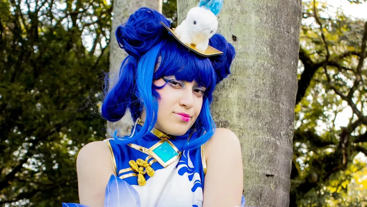 League of Legends: Veja o belo cosplay da Lux Porcelana Lux Porcelana Cosplay, de League of Legends - Isa capa