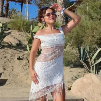 Maisa-Silva-na-Grecia-com-belo-vestido-branco-capa 01