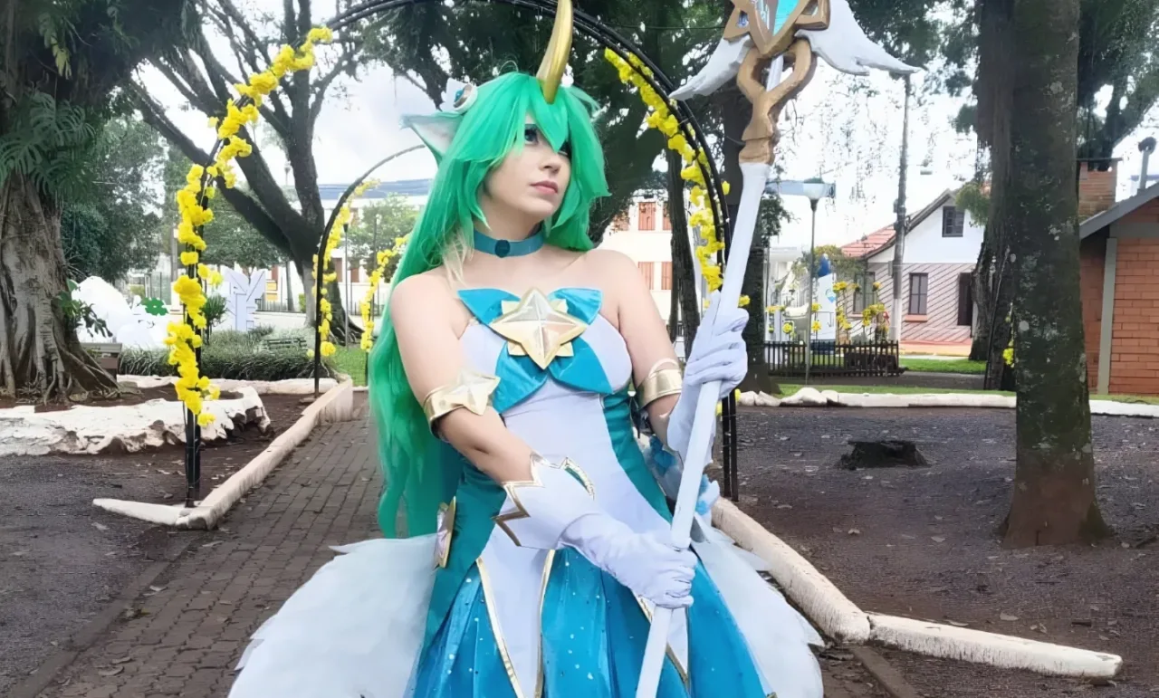 League of Legends: Soraka Star Guardian ganha um belo cosplay da Yui