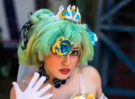 Veja o belo cosplay da Gwen Rosa de Cristal Prestígio, de League of Legends Wild Rift - capa