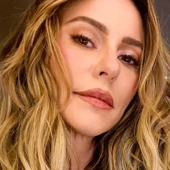 A atriz Paolla Oliveira - Foto capa 01