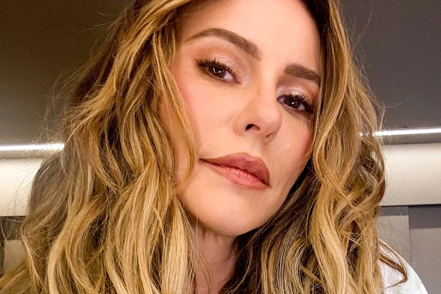 Paolla Oliveira surge deslumbrante com vestido e ganha elogios dos fãs: "Deusa" A atriz Paolla Oliveira - Foto capa 01