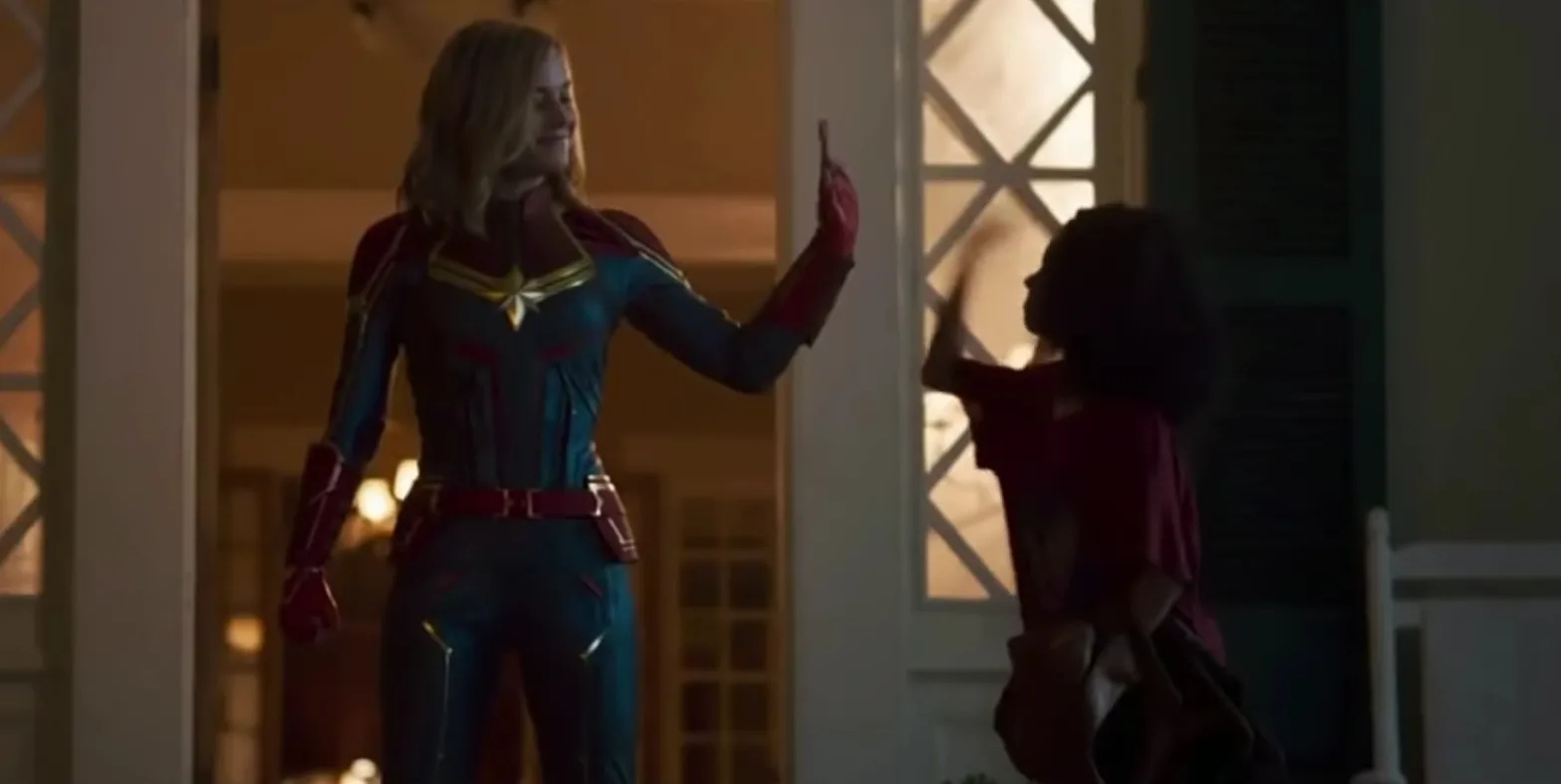 Captain Marvel High Five - Capitã Marvel