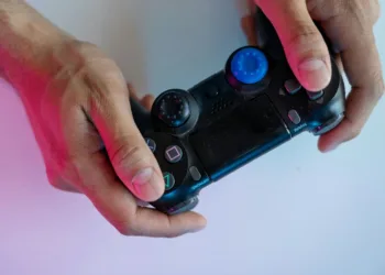 Descubra o que são os eSports e como apostar neles Controle de videogame