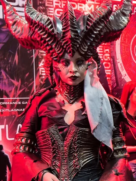 Cosplay incrível da Lilith, de Diablo IV - Cenobita capa