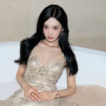 Aespa NINGNING Weibo Update - Beautiful Dress - Vestido lindo capa wallpaper