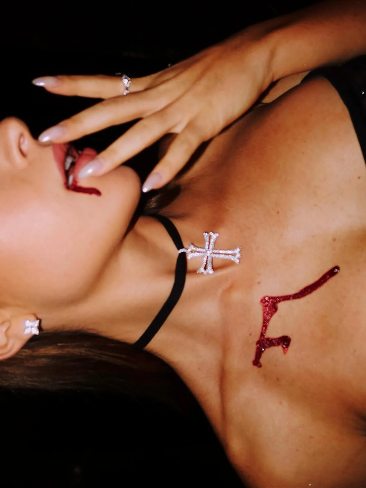 Jade Picon comemorando o Halloween - 2025 - 003