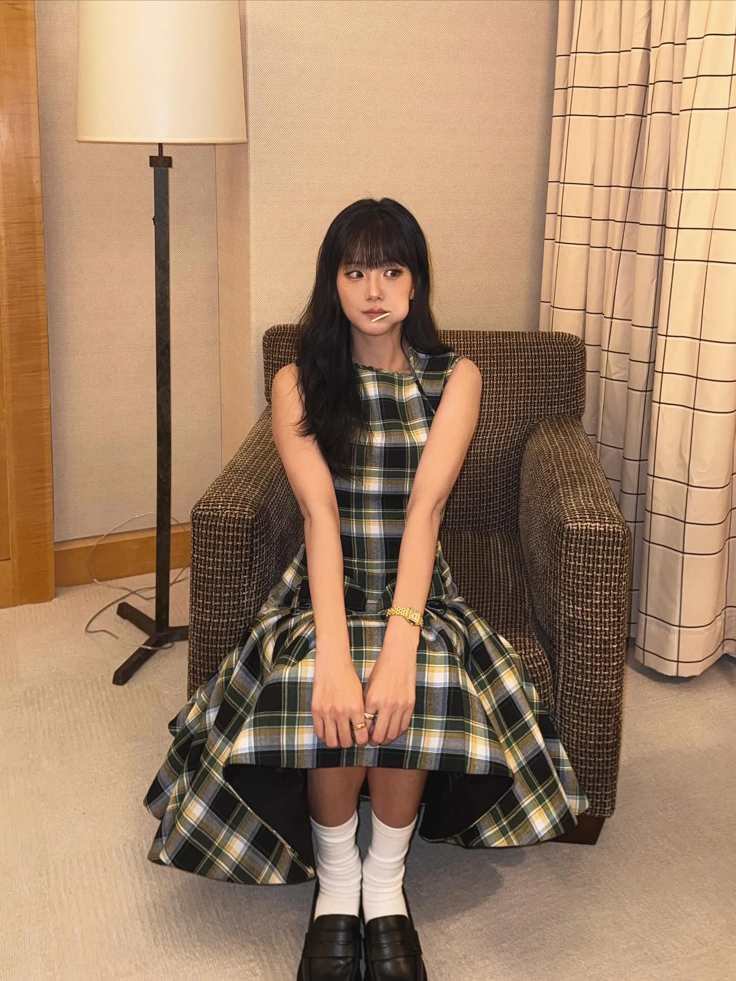 Jisoo, do Blackpink, com belo look que ela usou para a entrevista da Vogue Magazine - 01