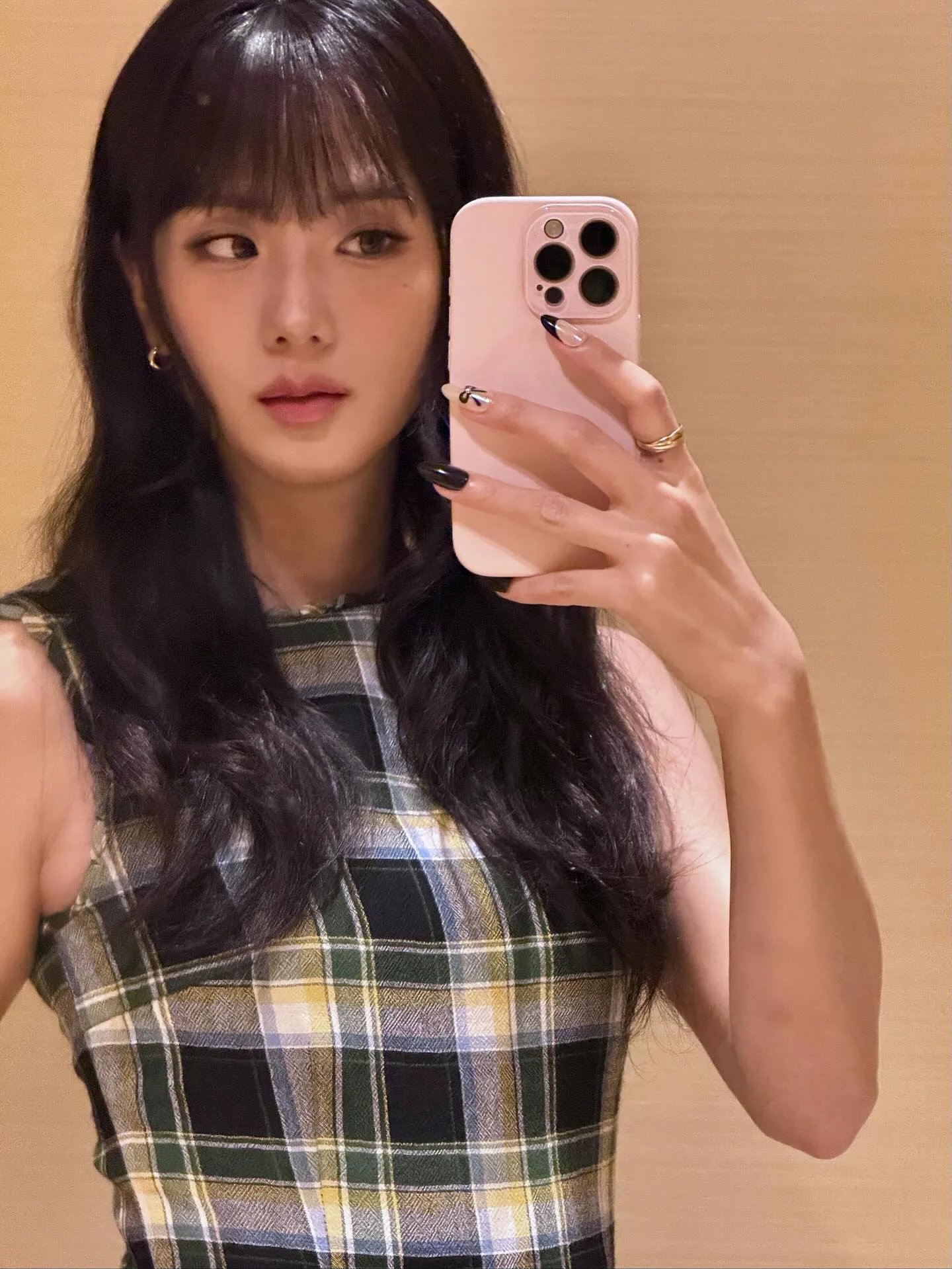 Jisoo, do Blackpink, com belo look que ela usou para a entrevista da Vogue Magazine - 05