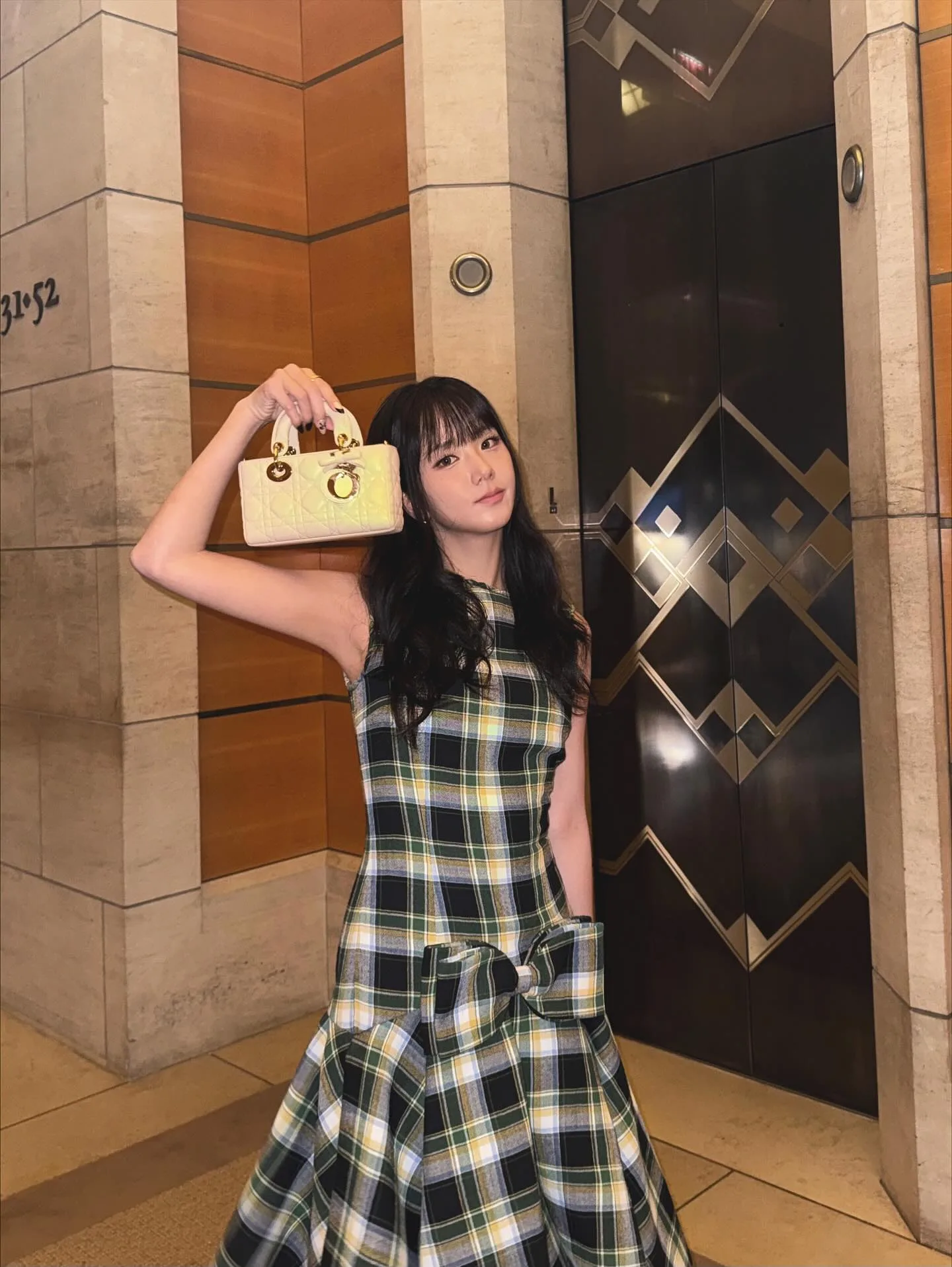 Jisoo, do Blackpink, com belo look que ela usou para a entrevista da Vogue Magazine - 07