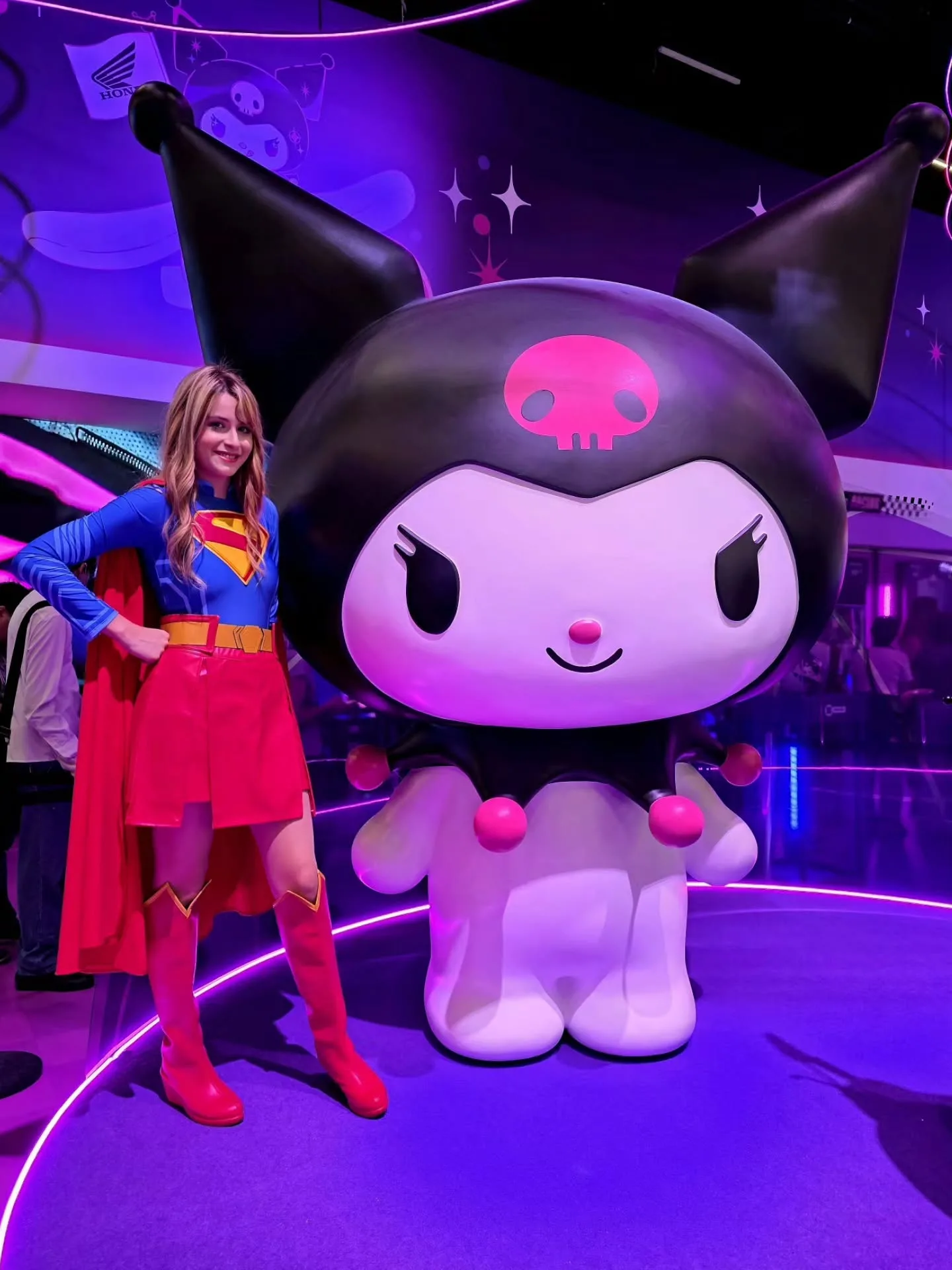 Belo cosplay da Supergirl na CCXP 2025 - Sora 02