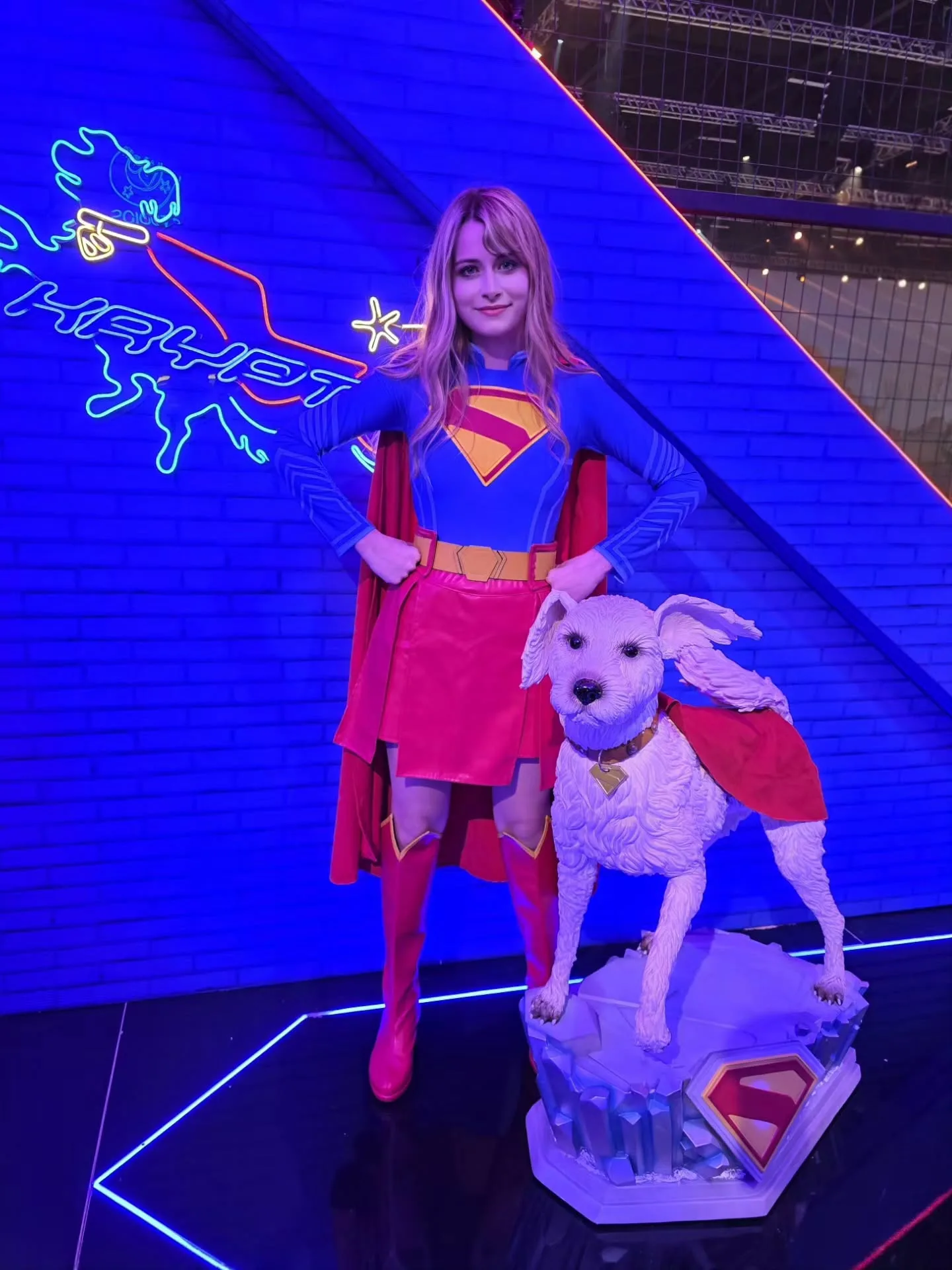 Belo cosplay da Supergirl na CCXP 2025 - Sora 04