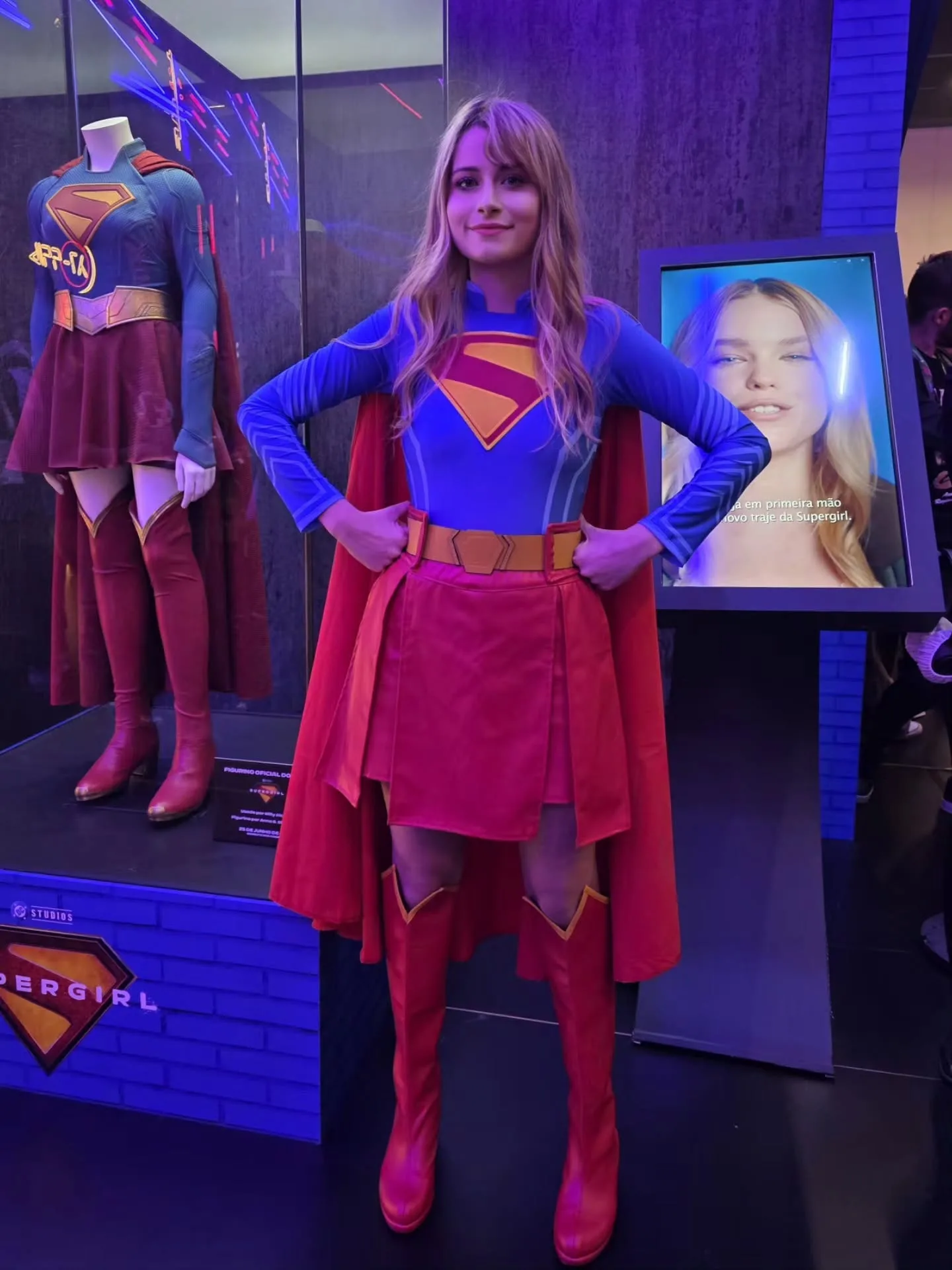 Belo cosplay da Supergirl na CCXP 2025 - Sora 06