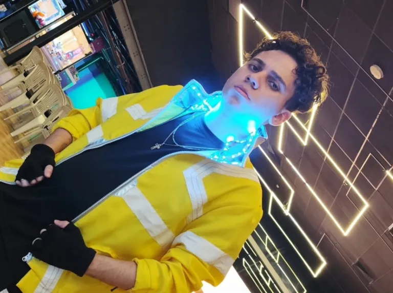 David Martinez, de Cyberpunk Edgerunners, ganha um belo cosplay do Gothetios David Martinez, de Cyberpunk Edgerunners, ganha um belo cosplay do Gothetios capa