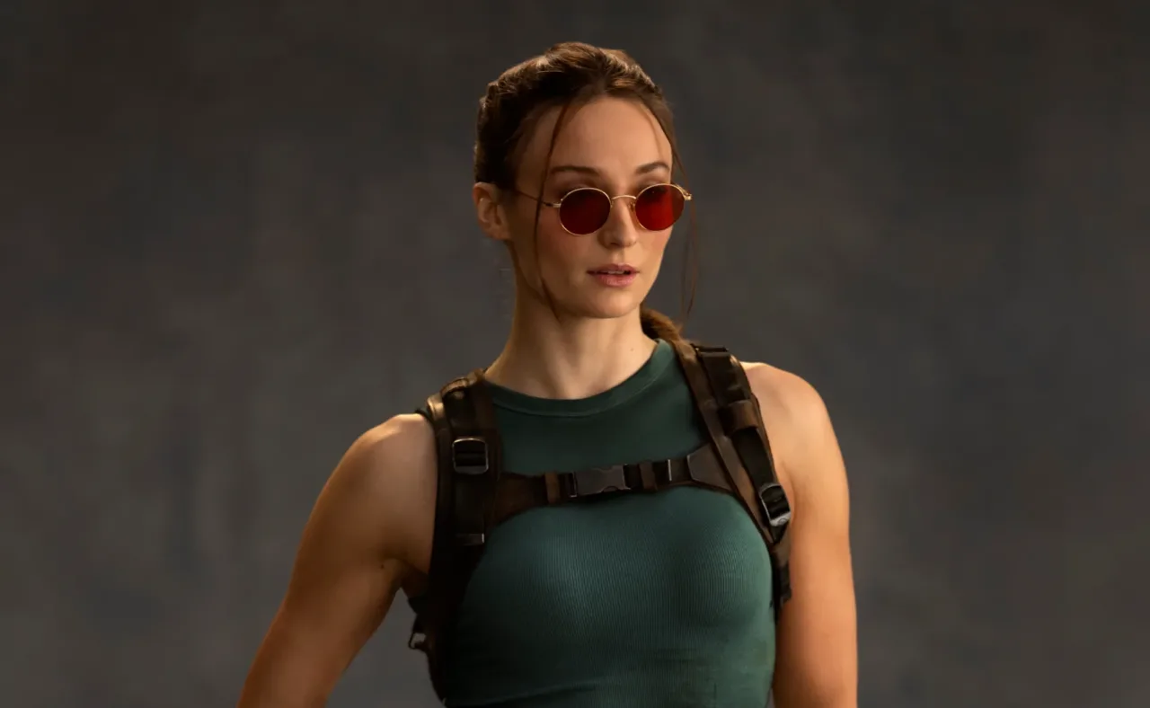 Primeira foto de Sophie Turner como Lara Croft, da série Tomb Raider (da Prime Video) Sophie Turner como Lara Croft capa